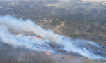 Un incendio forestal en el parque natural Arribes del Duero corta la N-122 y confina a la población de Villalcampo (Zamora)