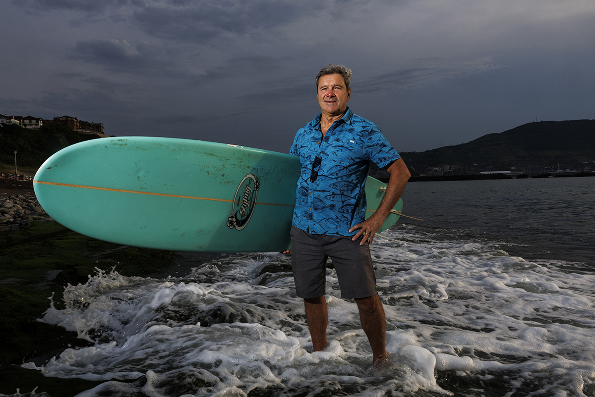 Los hombres que trajeron el surf a España en pleno franquismo: "Éramos libres cuando no se podía serlo"