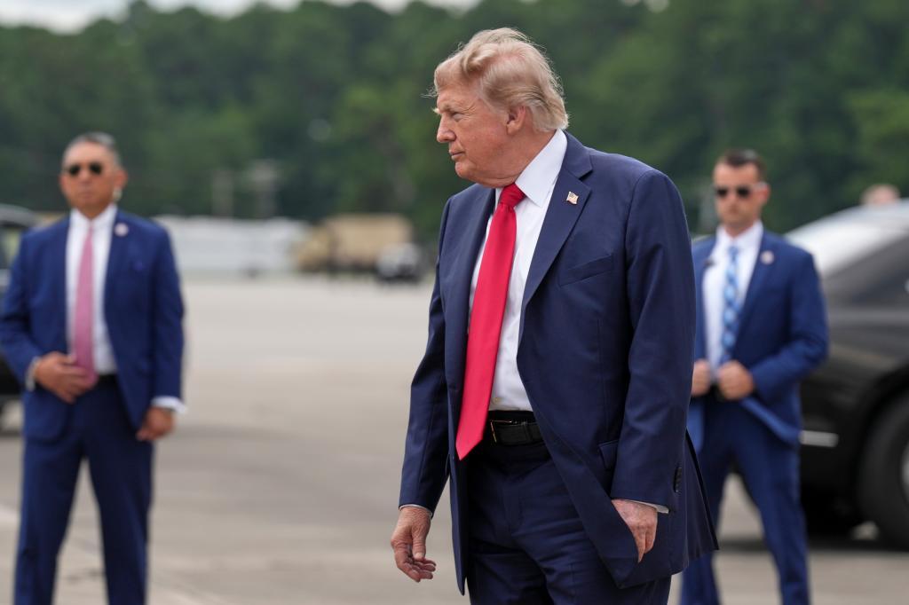 Trump anuncia que subirá a 50% los aranceles a los coches y el acero de Canadá a partir de 2027