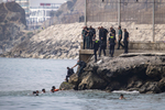 Sólo cinco buceadores y cinco agentes en tierra de la Guardia Civil estaban desplegados en la frontera de Ceuta antes de la entrada masiva del 30-J