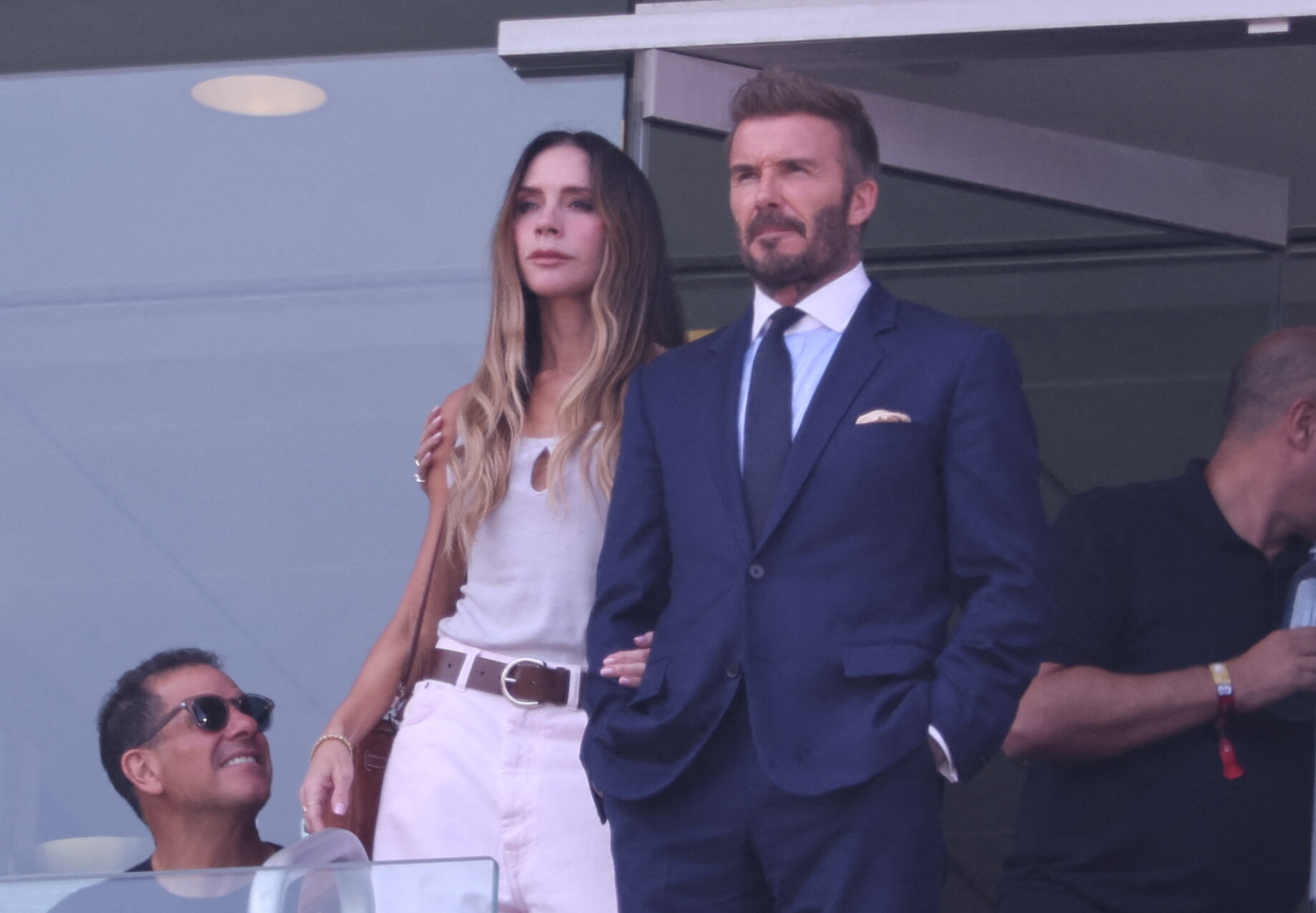 David y Victoria Beckham ganan la batalla legal a sus vecinos por su casa de los Cotswolds: guirnaldas, un jacuzzi y una hoguera en una mini isla
