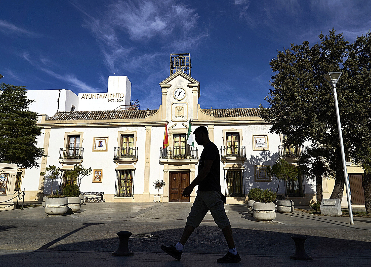 Burguillos, el pueblo que resiste a las "prácticas mafiosas" del 'fondo buitre' que quiere disolver el Ayuntamiento: "Hago lo imposible por pagar. No tienen escrúpulos"
