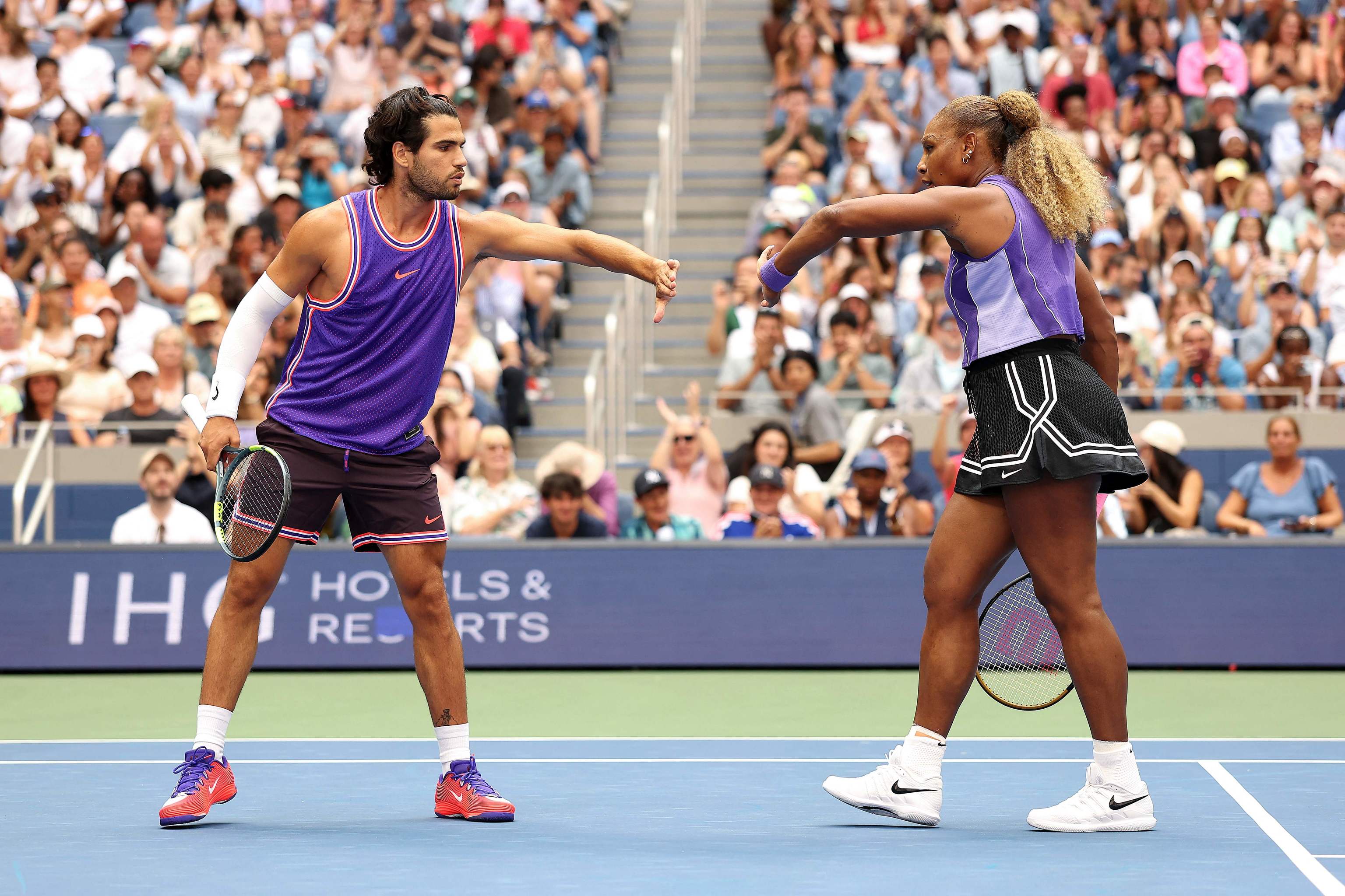Alcaraz pasa un buen rato junto a Serena Williams y vence en el dobles mixto del US Open en su regreso a las pistas