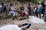 El jefe de una banda criminal de Haití amenaza con matar a más de 60 rehenes un día después de cometer una masacre con 47 muertos