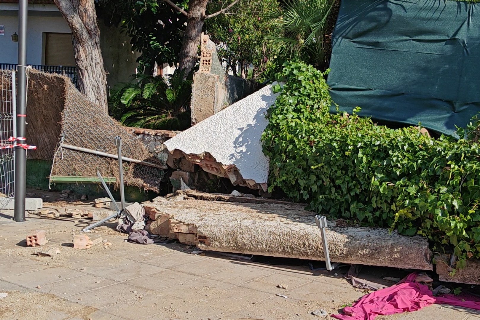 Mueren la madre y la hija que quedaron en estado crítico por la caída de un muro a causas de las intensas lluvias en Roda de Berà (Tarragona)