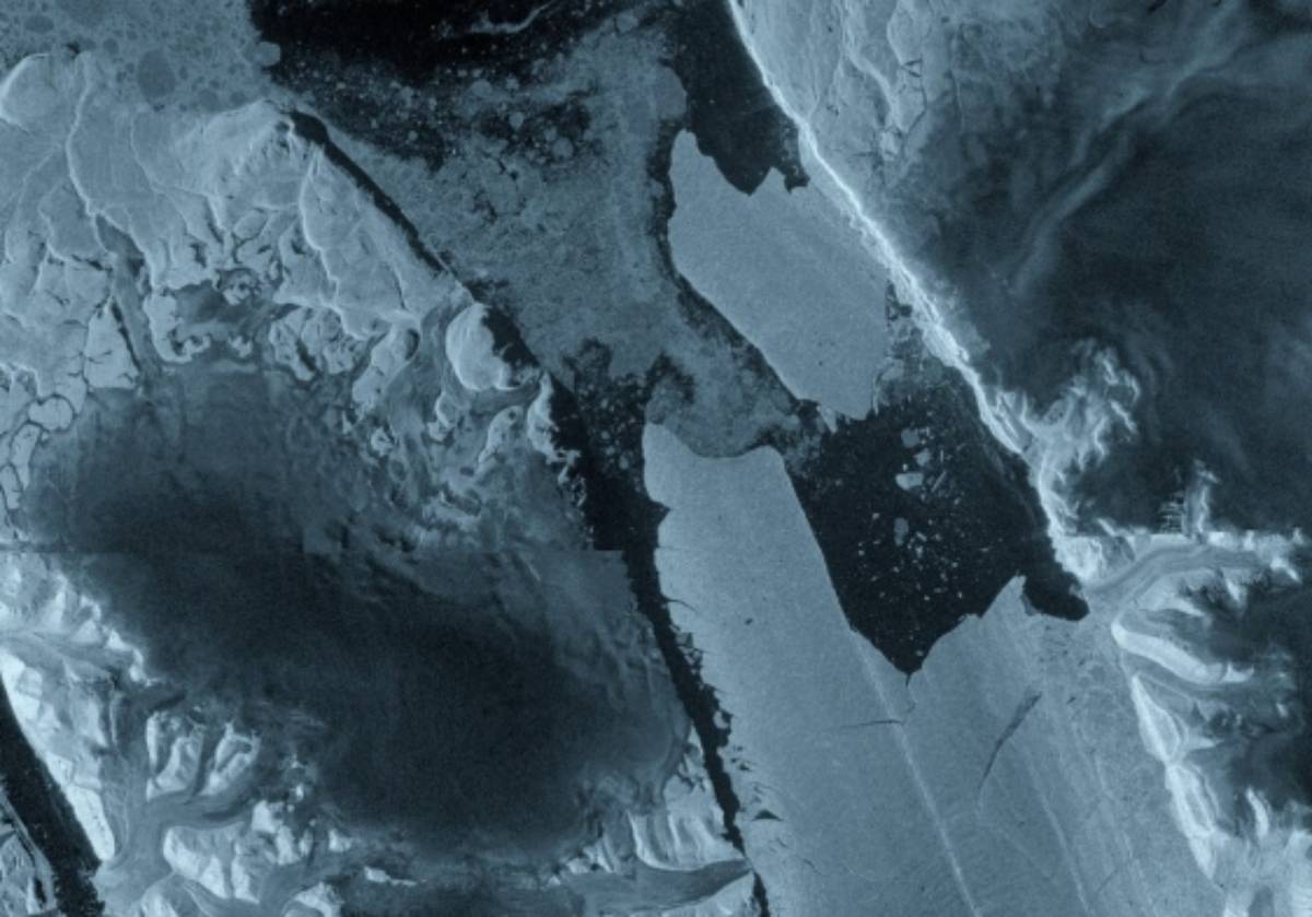Una isla de hielo del tamaño de Manhattan se desprende del glaciar Petermann en Groenlandia