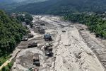 Al menos 160 muertos y 700 desaparecidos, muchos turistas, por una fuerte riada entre Nepal y el Tíbet