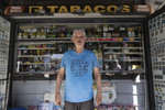 El peor agosto de los comerciantes de Ceuta: "Tuve que sacar una barra de hierro para proteger mi tienda"