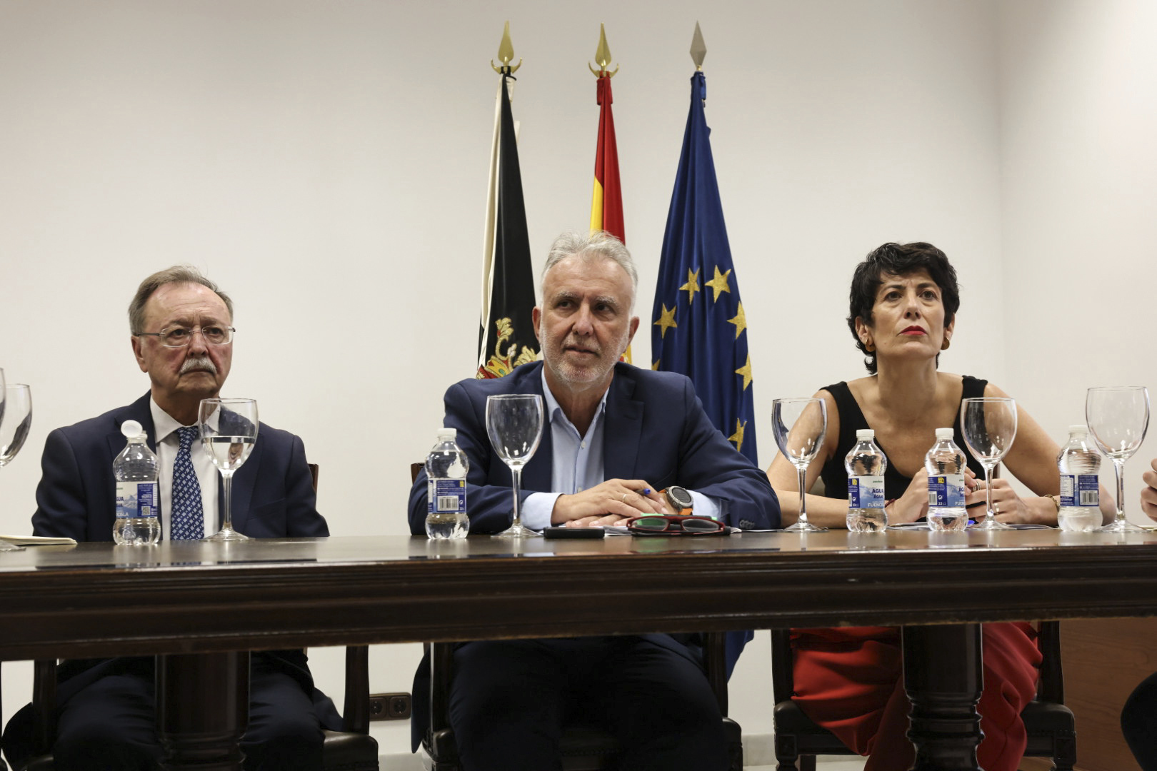 Moncloa ordena hacer "compatibles" las versiones de Robles y Marlaska para atajar la división en el Gobierno