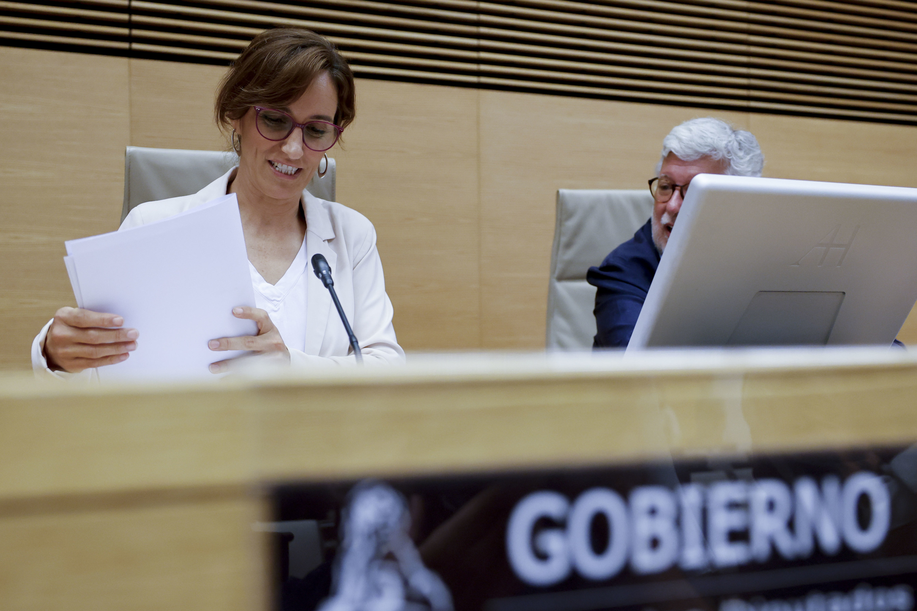 Mónica García defiende su gestión en Ceuta y anuncia que se comenzará a vacunar la próxima semana: "El sistema no colapsó gracias al compromiso de los sanitarios"