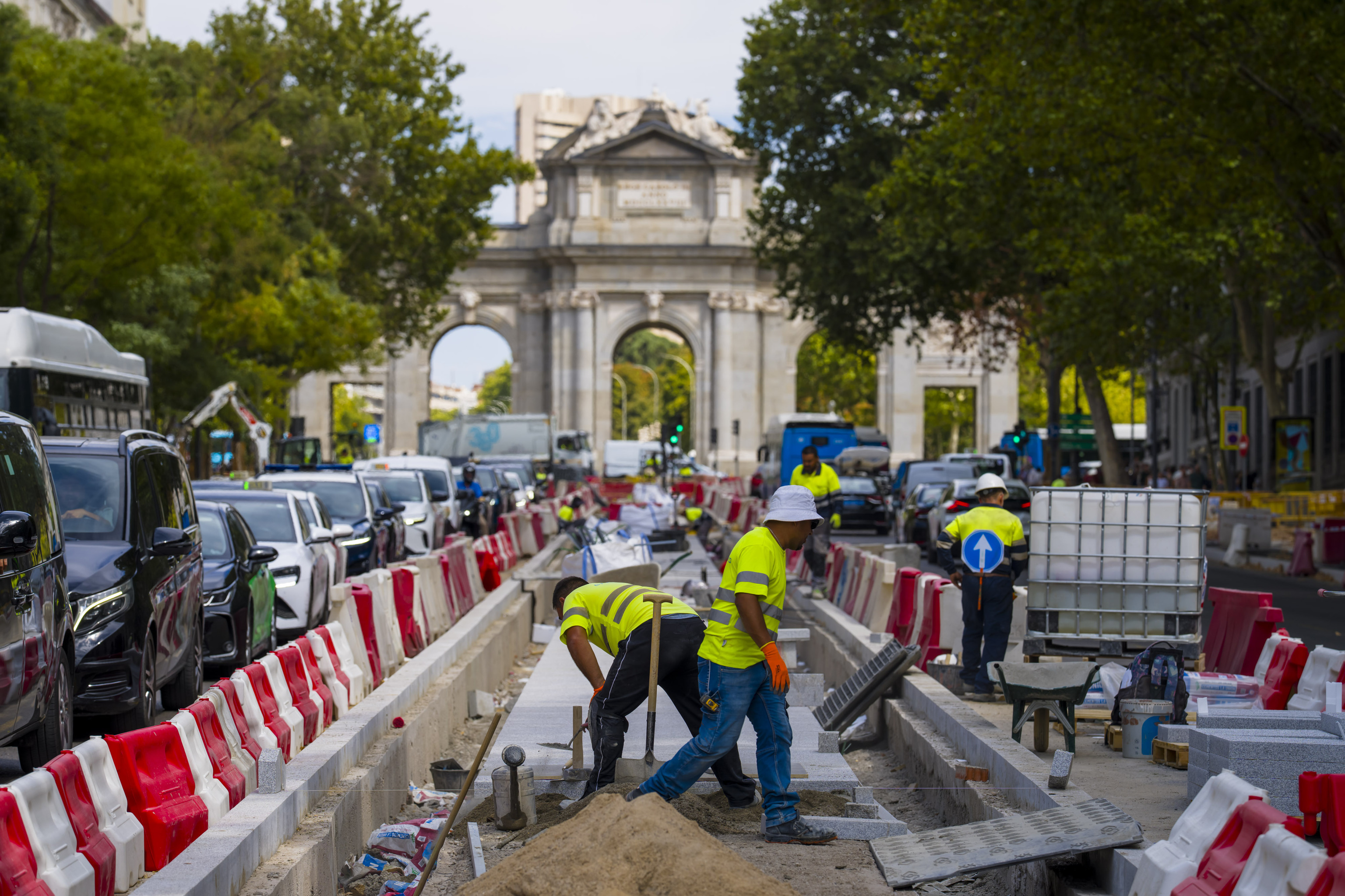 Adiós a los atascos sorpresa de agosto junto al puente de Vallecas o la calle Alcalá: fin a los cortes y otras medidas que relajarán el tráfico en Madrid desde el lunes