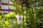 El auge de los jardines cultivados por los vecinos se expande en Madrid: "Mantener el huerto me ayudó a salir de la depresión"