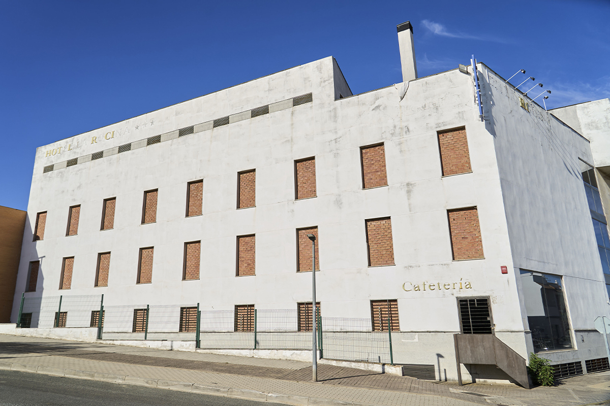 La Alquería, el hotel que hundió a Burguillos por 14 millones de euros y lleva 17 años tapiado