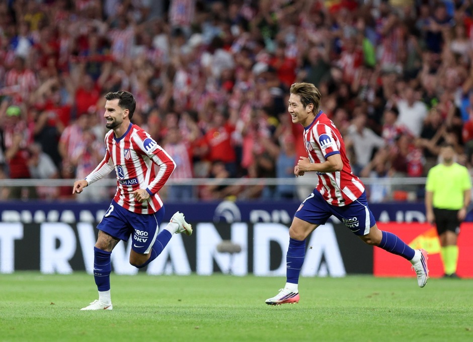 Baena y Kang in Lee, en un partido con el Atlético