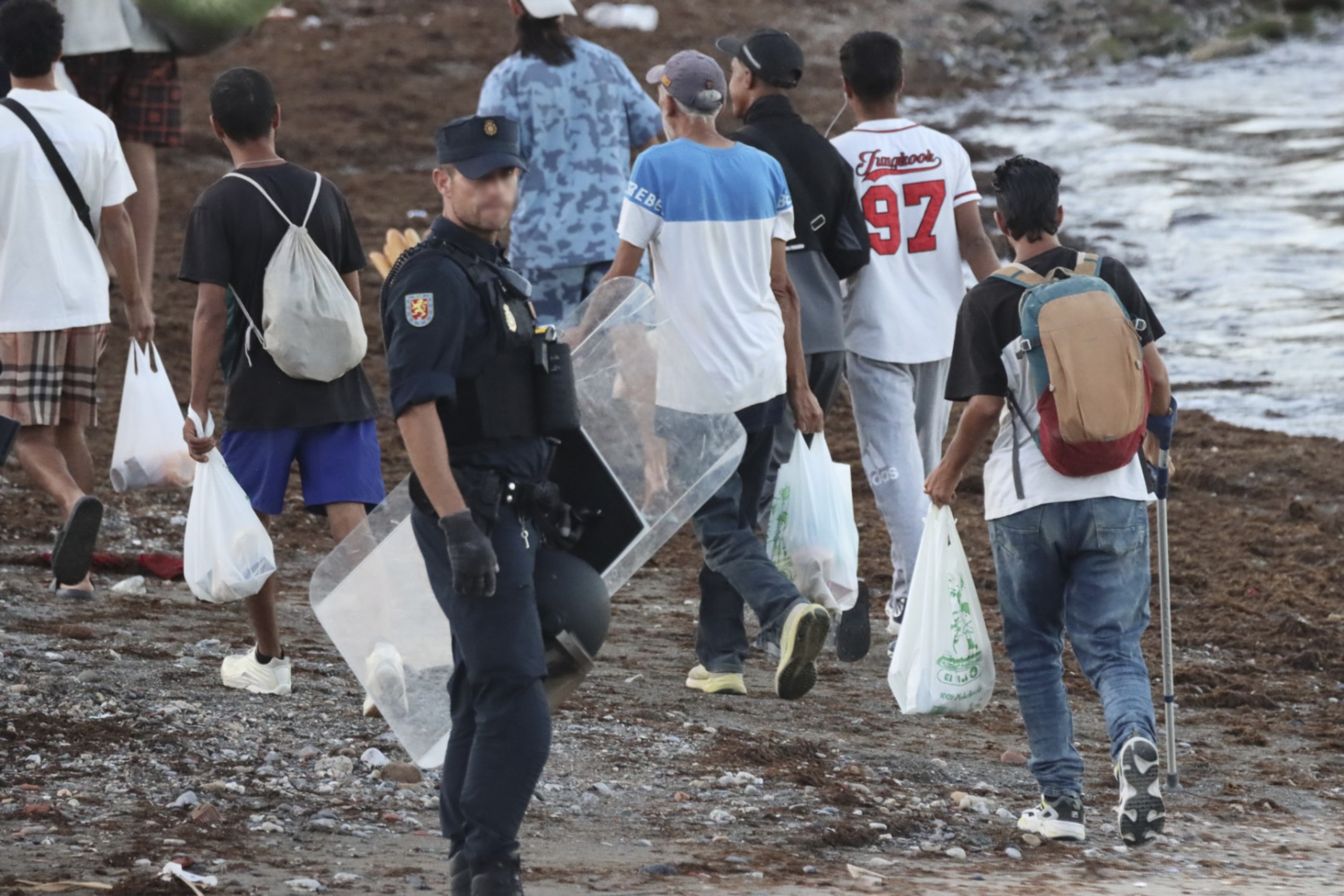 Los militares temen más emboscadas de inmigrantes en Ceuta y piden ser agentes de la autoridad