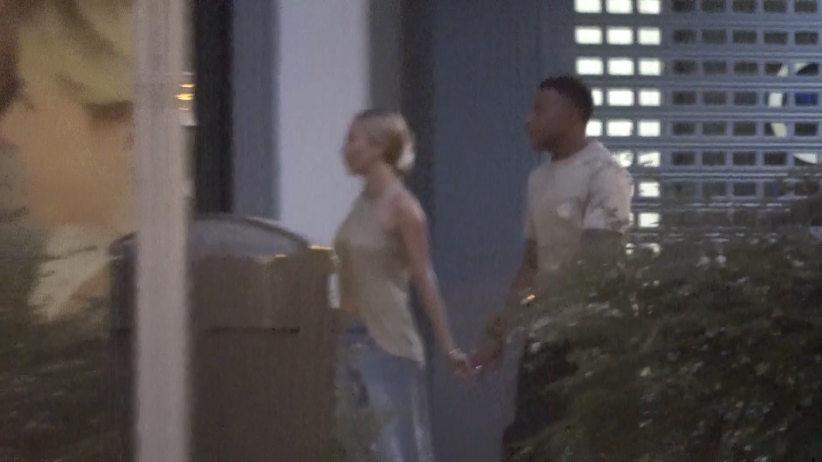Ester Expósito y Mbappé presumen de su amor de la mano por las calles de Madrid