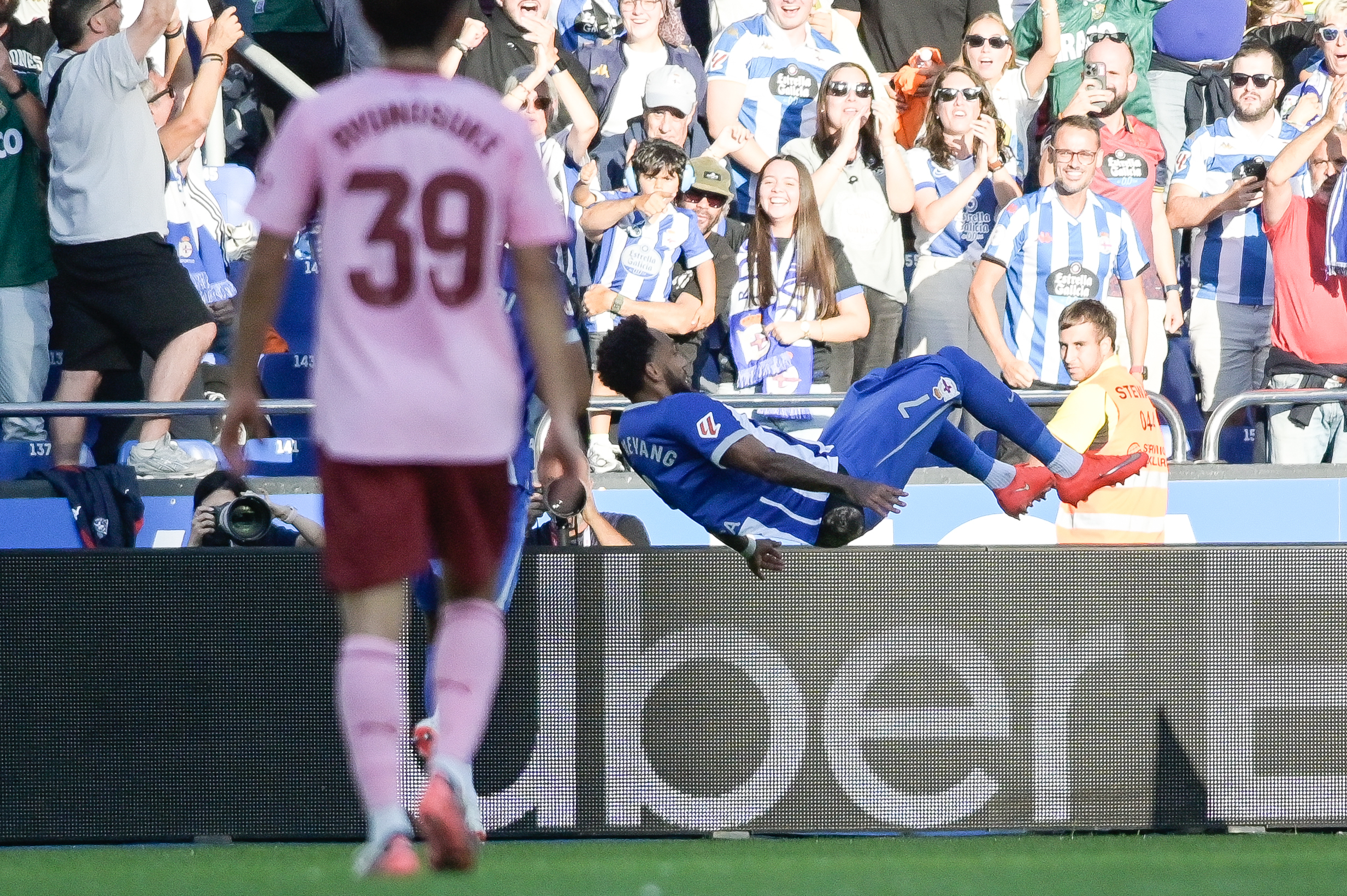 Aubameyang celebra el gol que le marcó al Valencia.