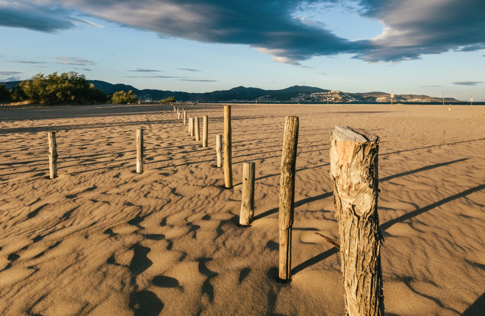 Muere una bañista alemana en la playa de la Rubina de Castelló d'Empúries (Girona)