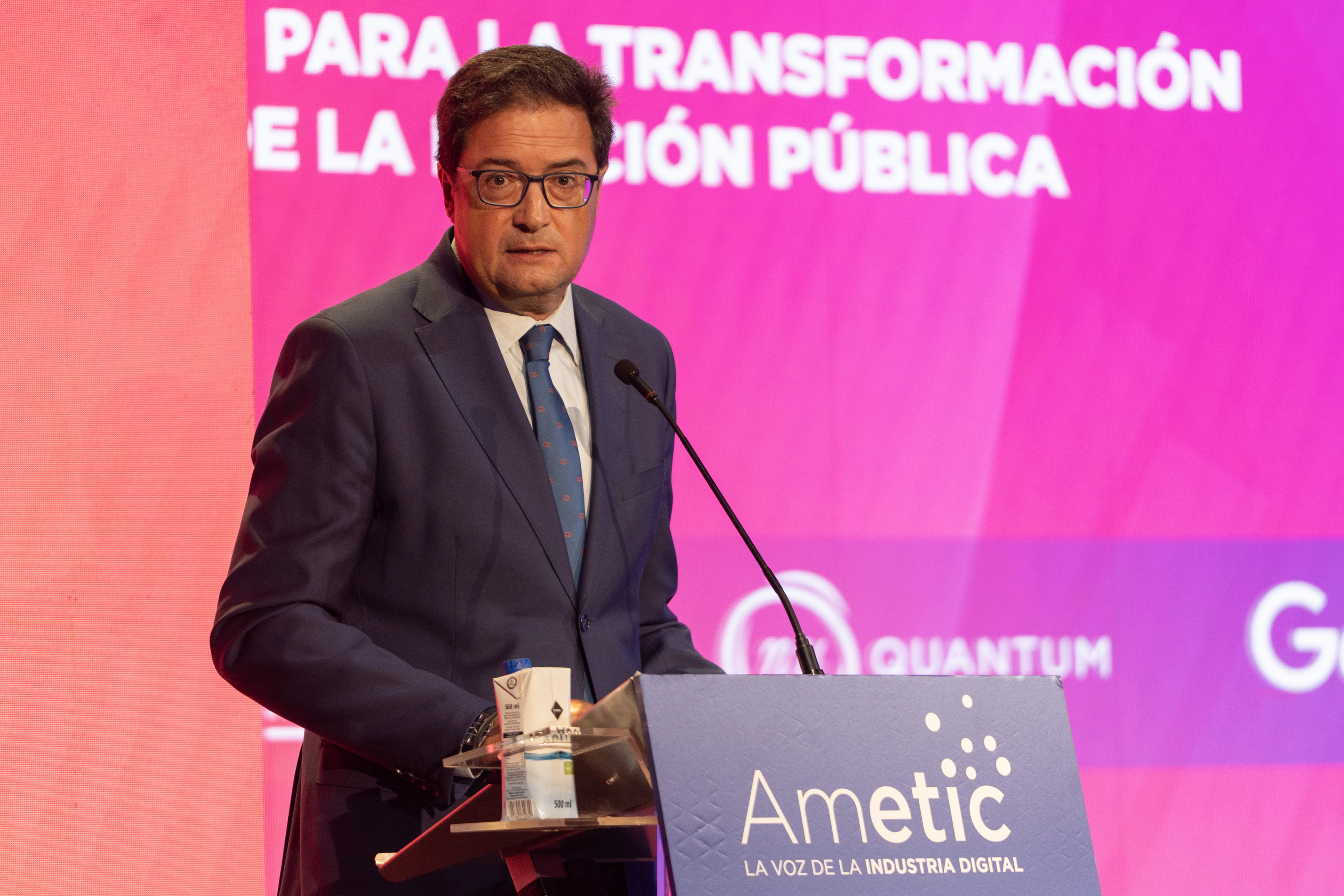 Óscar López asegura que la nueva regulación de centros de datos evitará una burbuja y subidas de la luz: "Nos estamos adelantando al problema"
