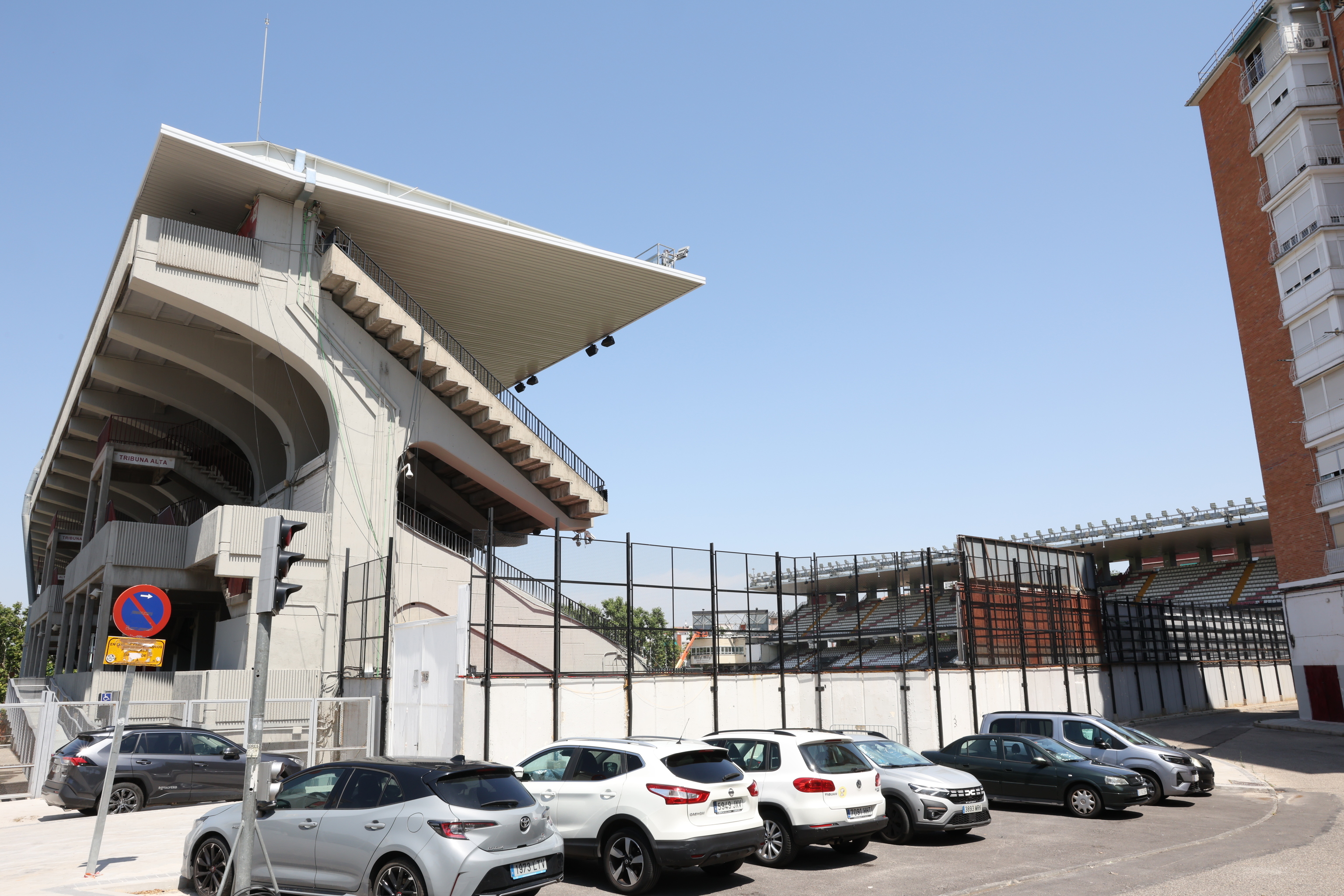 El Rayo no jugará aún en Vallecas ante Racing y Espanyol tras el freno de De Paco: «Nosotros lo que queremos es que el equipo vuelva lo antes posible»