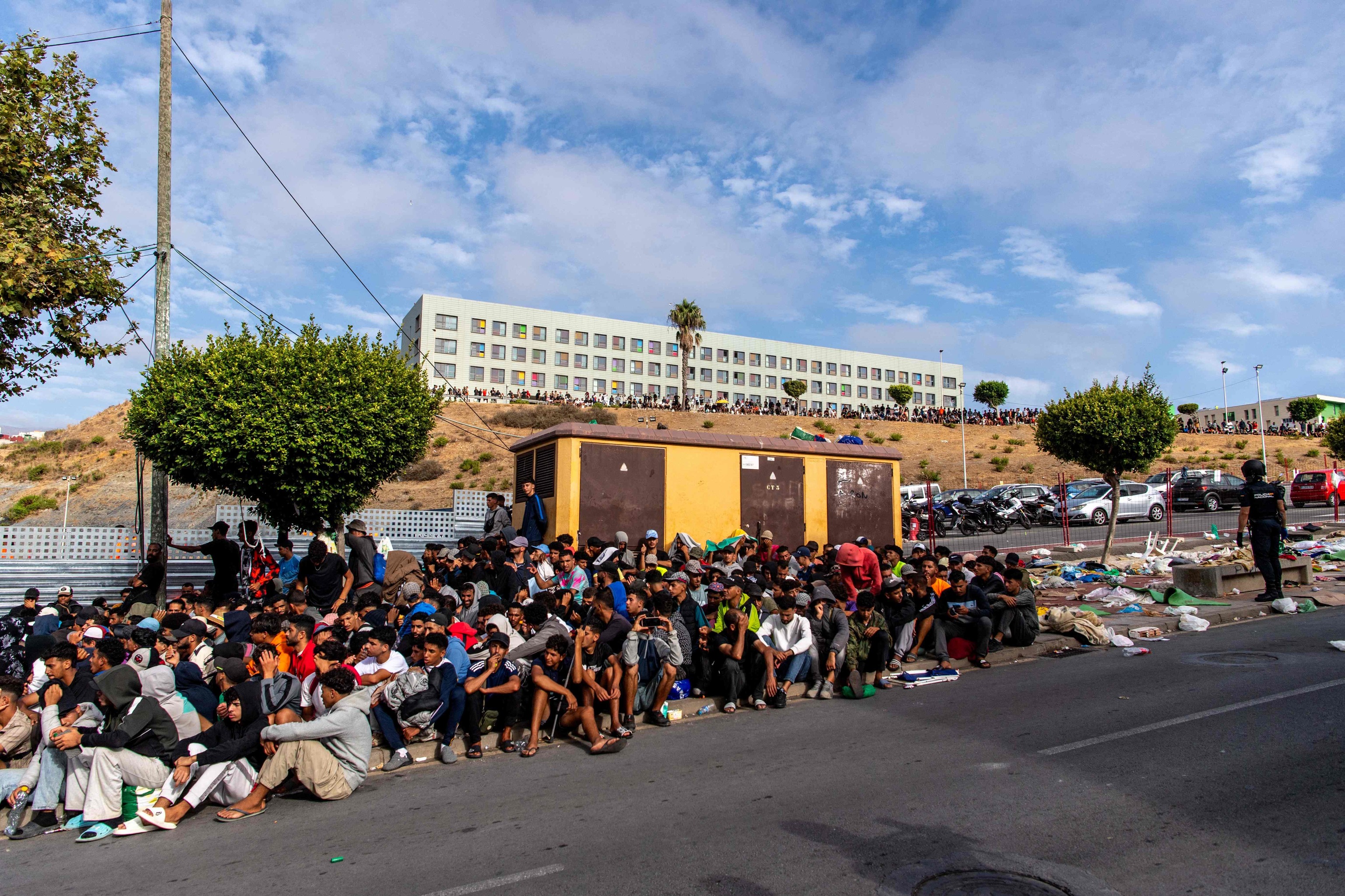 La realidad desborda los cálculos de Sánchez y todavía faltan 4.000 plazas más en Ceuta