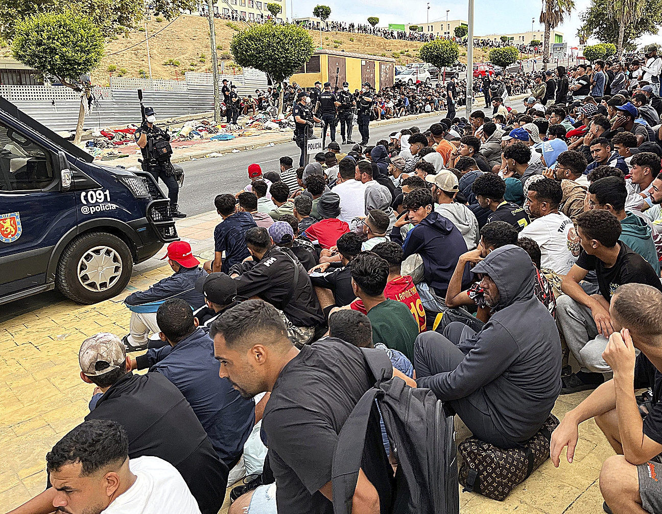 Cinco días de violencia ya en Ceuta: "Va a ocurrir una desgracia"