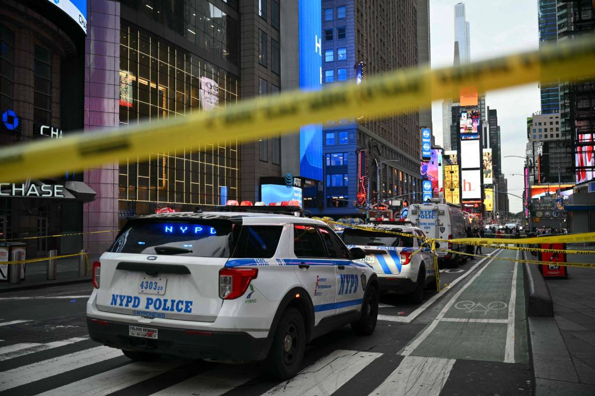 La Policía de Nueva York dispara en Times Square a una mujer que apuñaló gravemente a dos personas