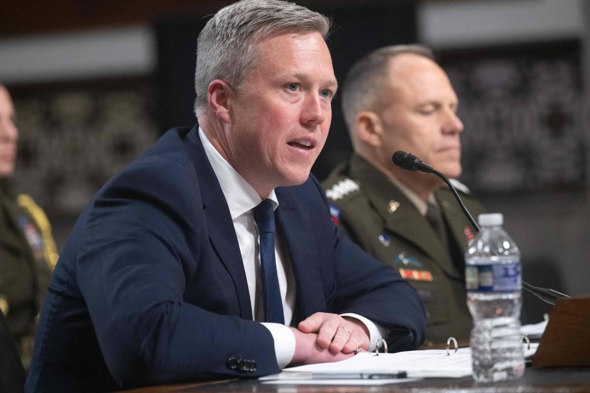 El secretario del Ejército de Estados Unidos presenta su renuncia