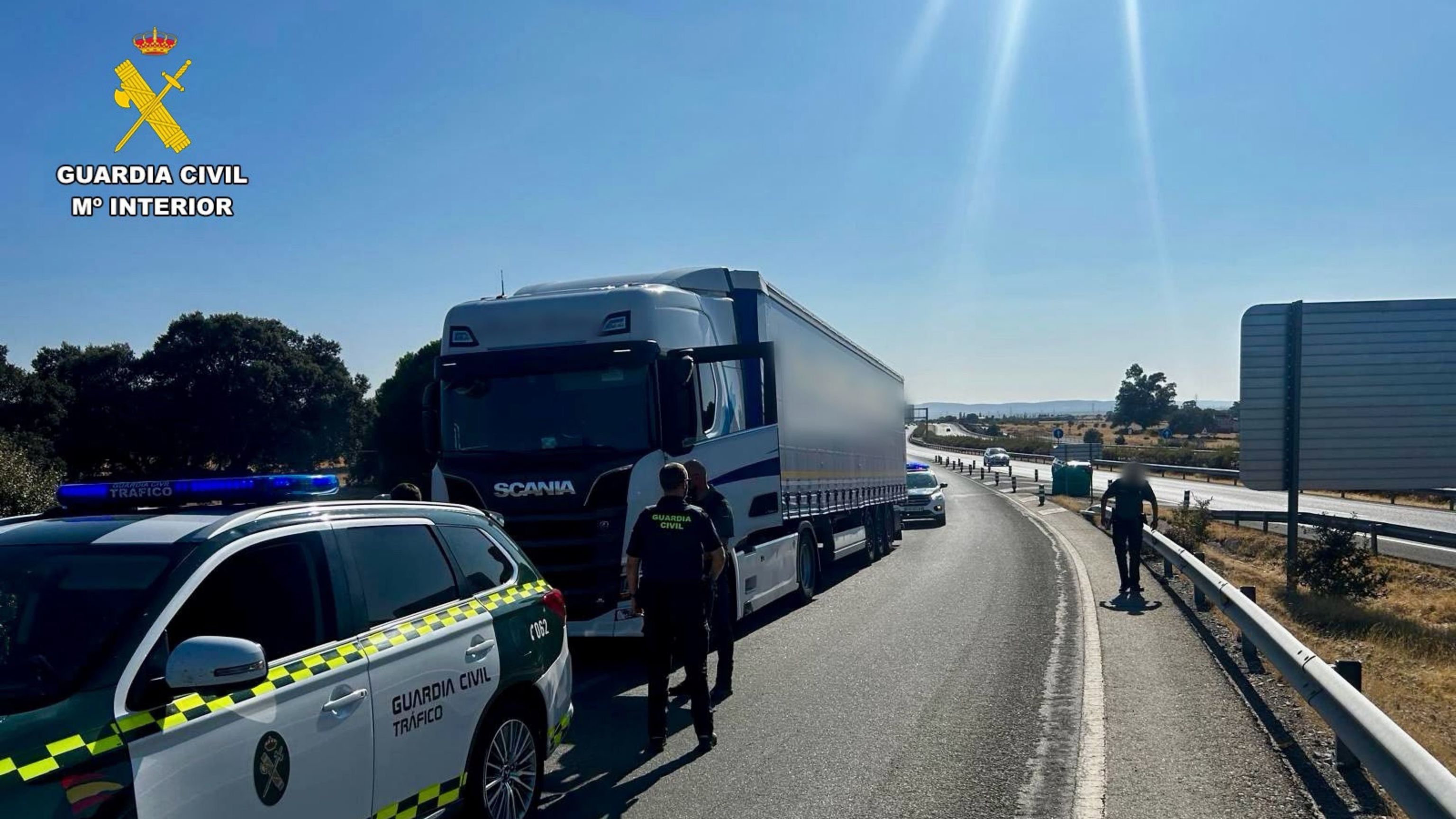 Roba un camión y se pone con él a 150 km/h hasta que la Guardia Civil lo detiene