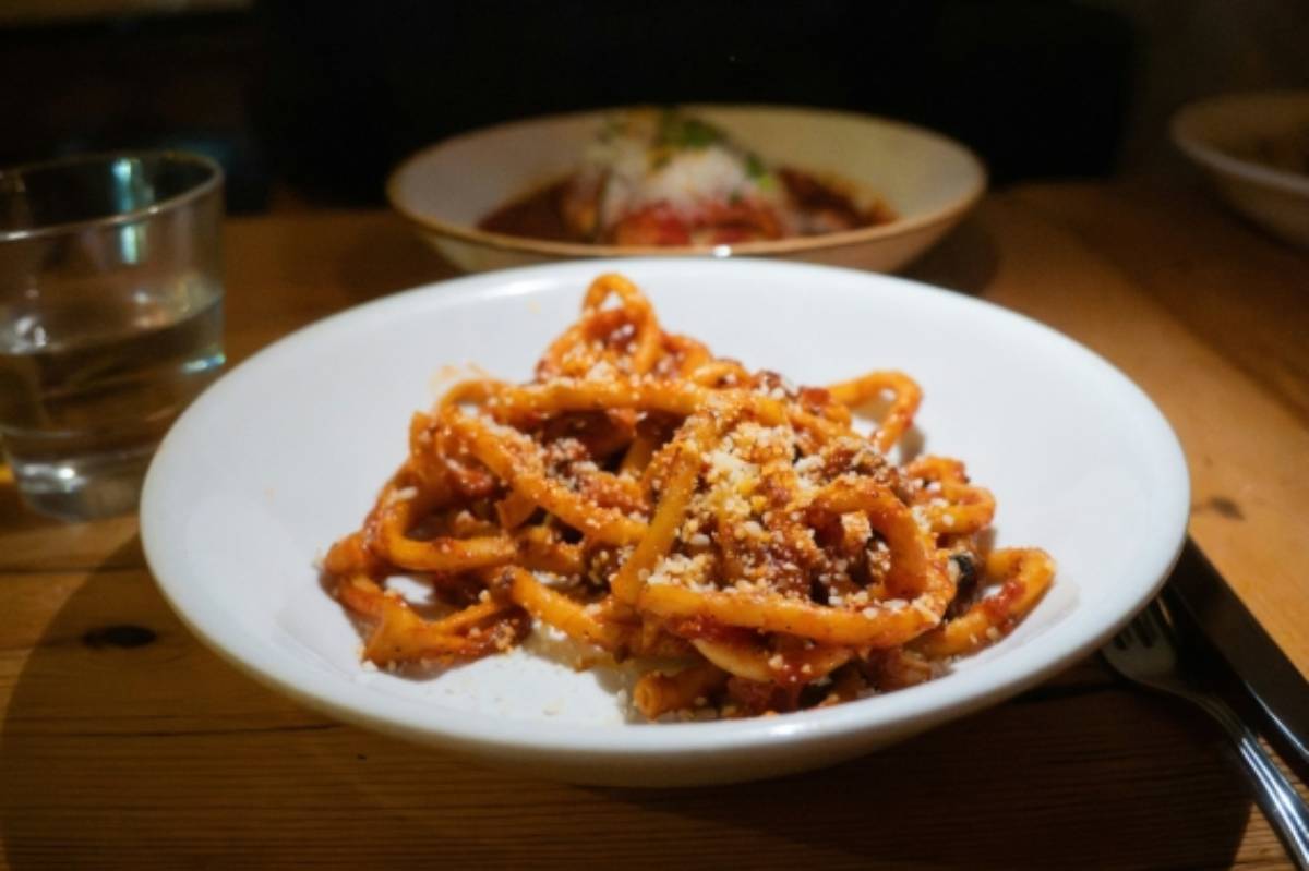 ¿Herejía o genialidad? The New York Times desata la polémica al preparar una amatriciana con chorizo en lugar de papada de cerdo