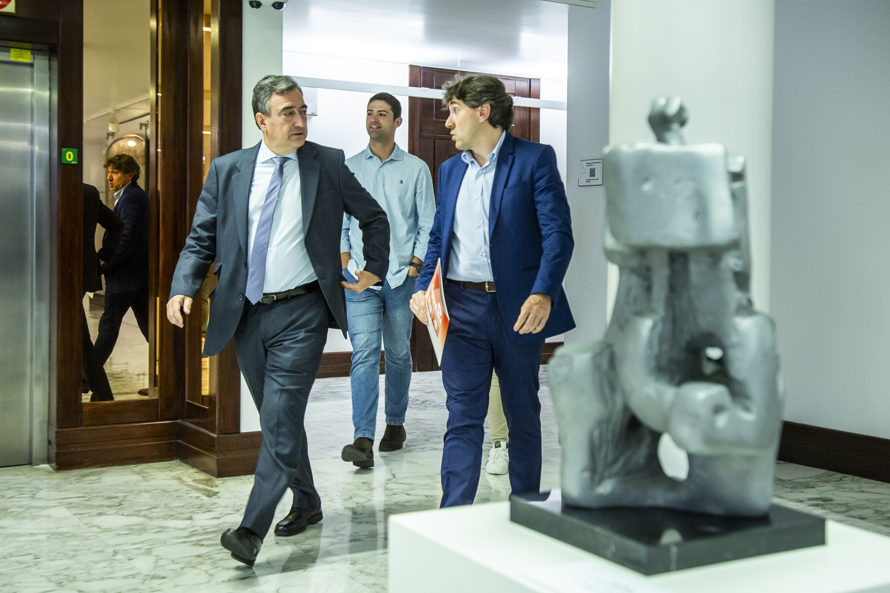 PNV y PSE pactan un "marco común" vasco para retocar la fiscalidad tras el choque por la reforma unilateral de Bizkaia