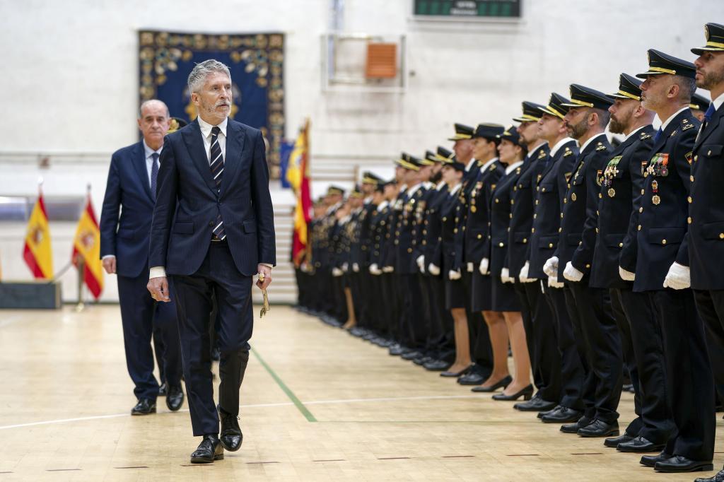 Marlaska pide explicaciones al director de la Policía Nacional tras enterarse por la prensa del informe que acusa a Marruecos del asalto a Ceuta