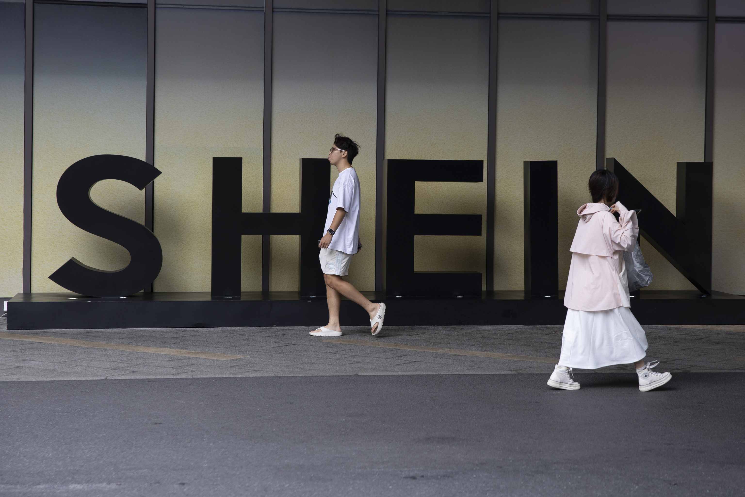 La tasa europea de 3 euros provoca el desplome de los envíos procedentes de China: Temu, Shein y AliExpress registran caídas de ventas de hasta el 40%