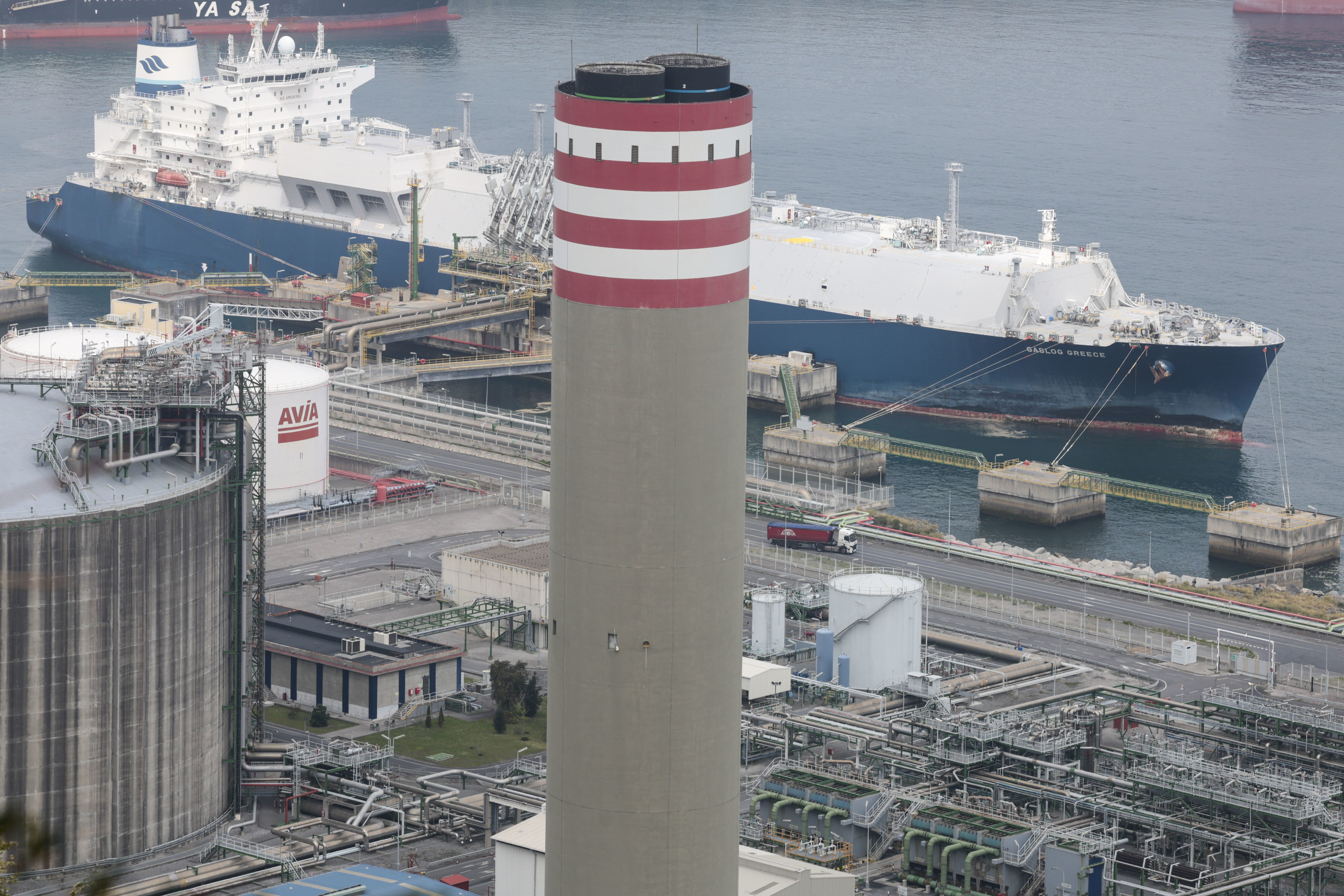 España sufre un parón histórico en sus almacenes de gas este verano al desplomarse un 23% la llegada de combustible por barco