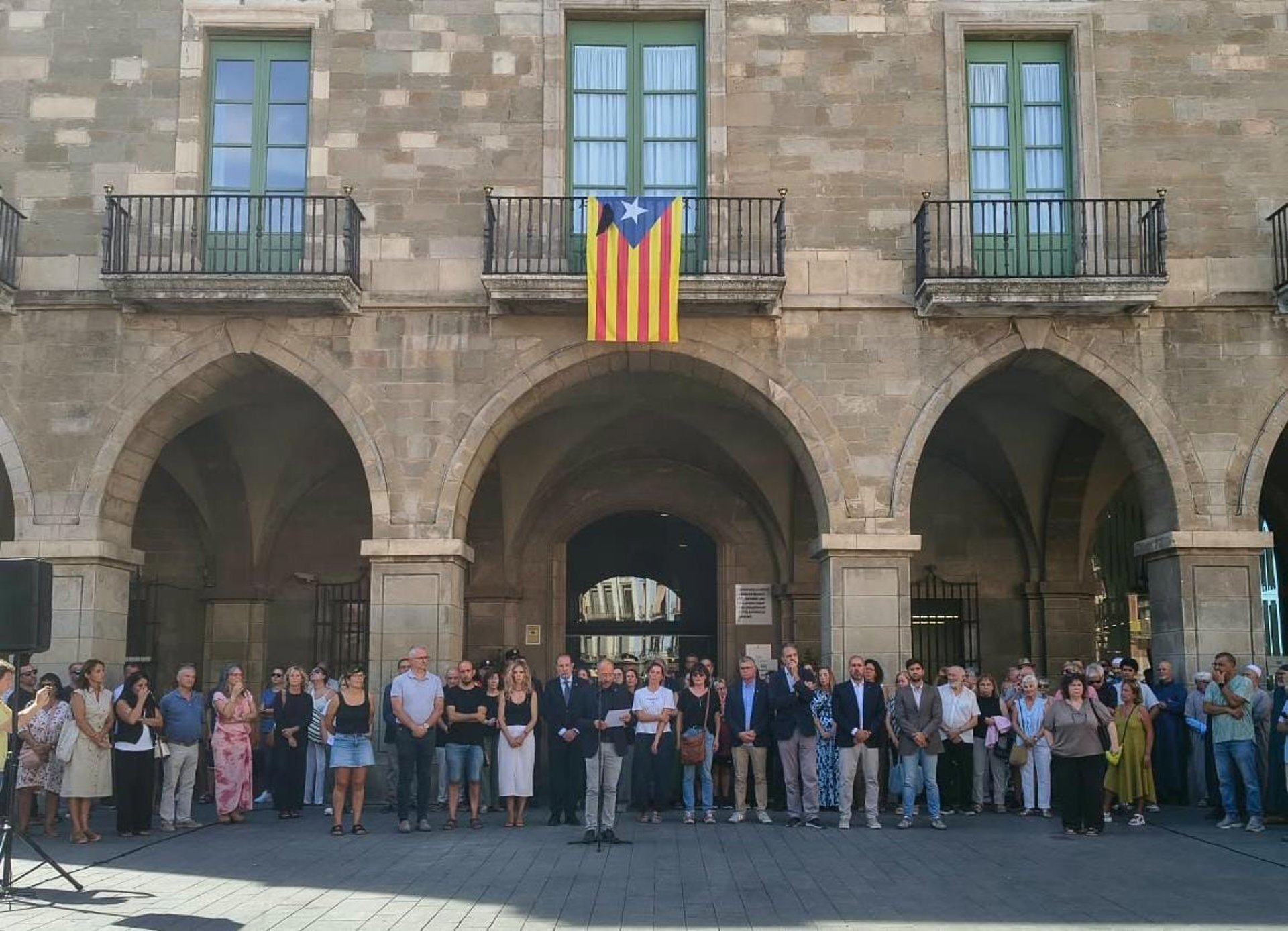 Cientos de personas piden "justicia" tras la muerte a puñaladas de Carles Vilajosana en Manresa (Barcelona)