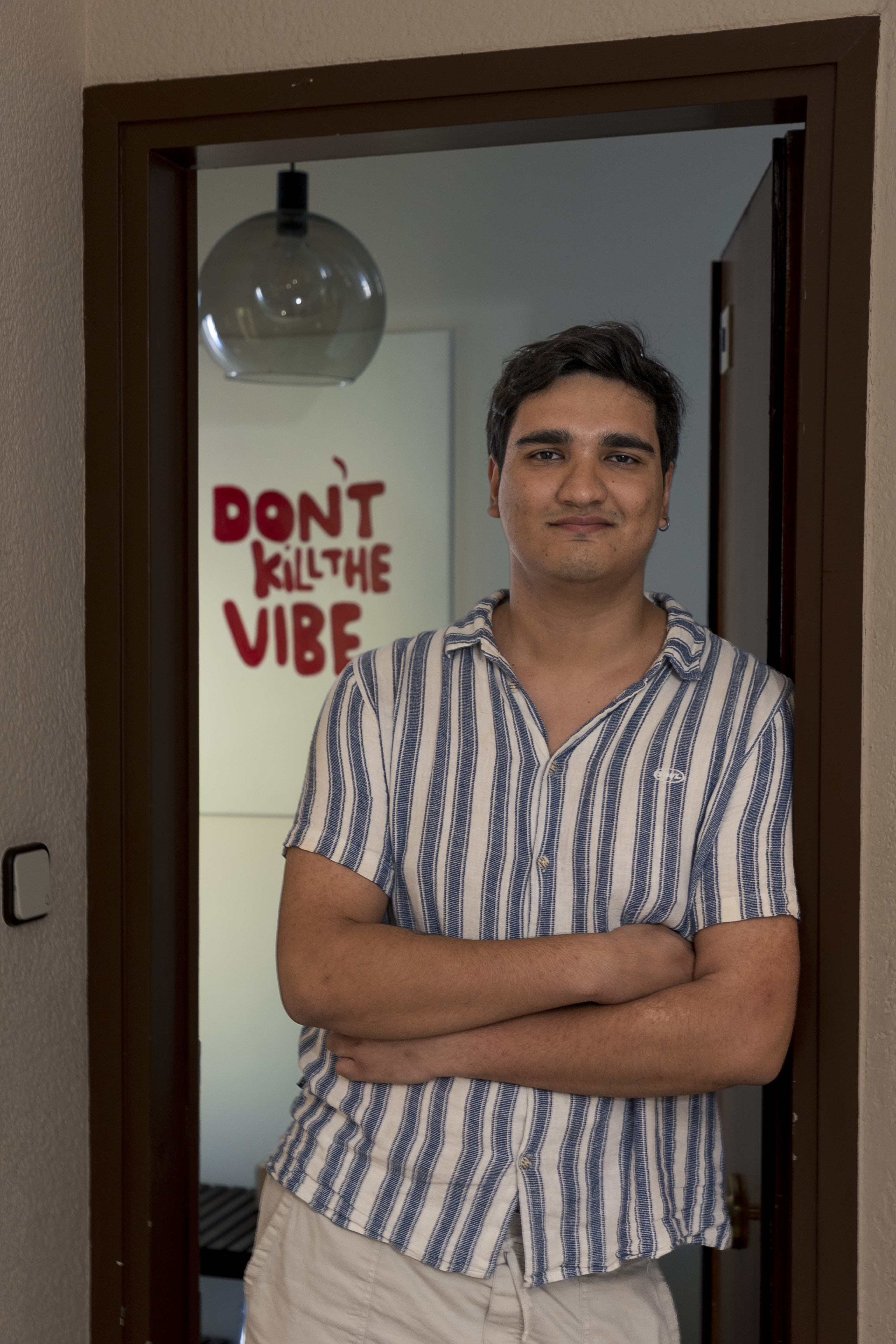 La misión imposible de alquilar una habitación en Barcelona por menos de 550 euros: "Gano mil euros como camarero y la mitad se me va en pagar una cama, no puedo ahorrar"