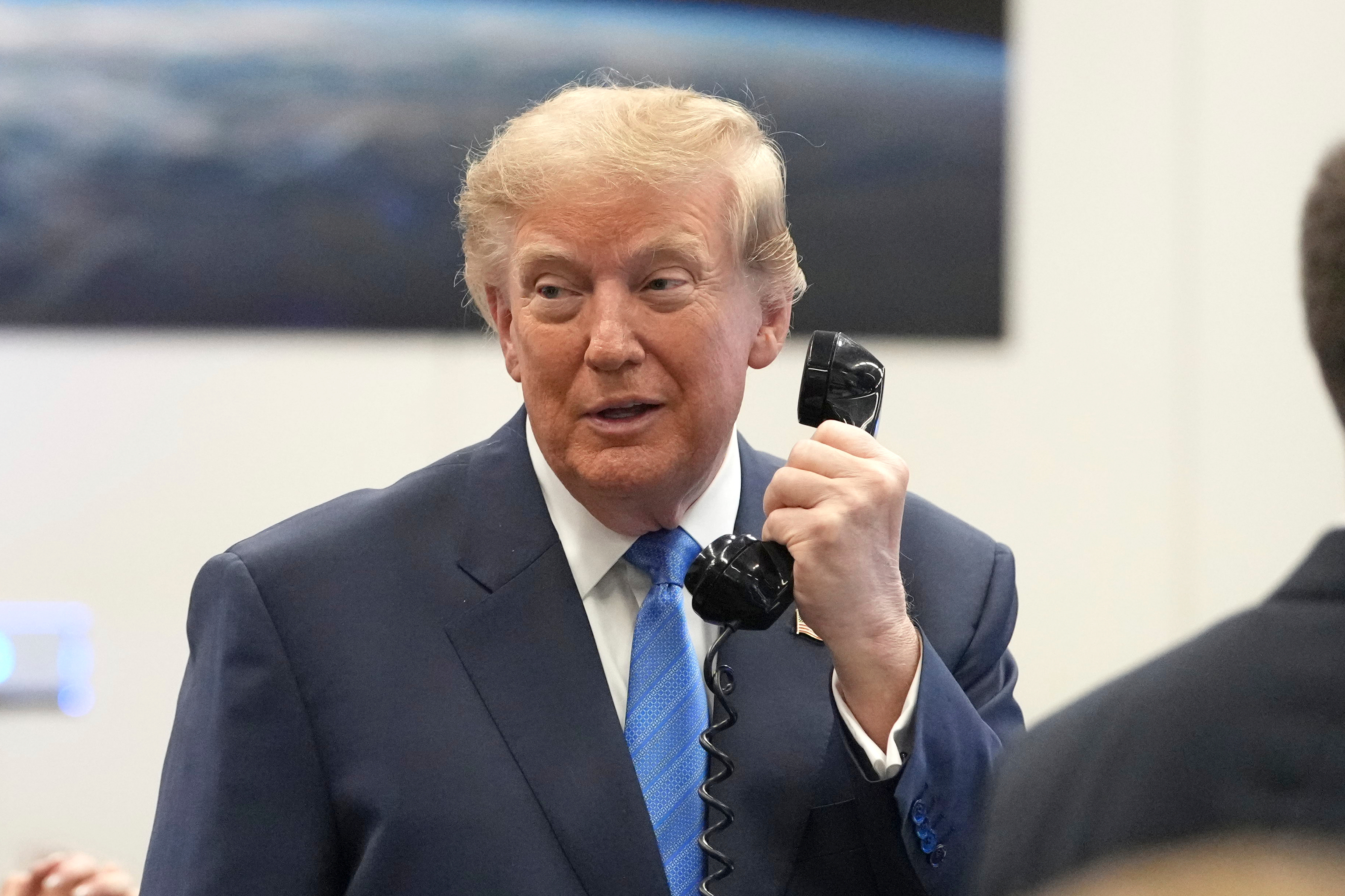 Trump califica a España de "país arruinado" y considera "muy triste" lo ocurrido en Ceuta