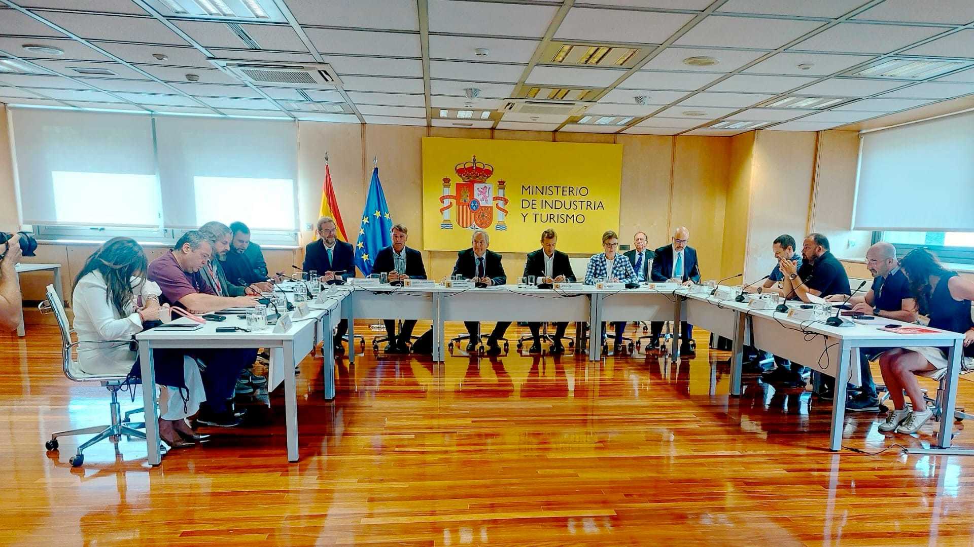 Airbus llega a un principio de acuerdo con UGT, CCOO, SIPA y ATP, pero tendrá que ser aprobado en referéndum por la plantilla