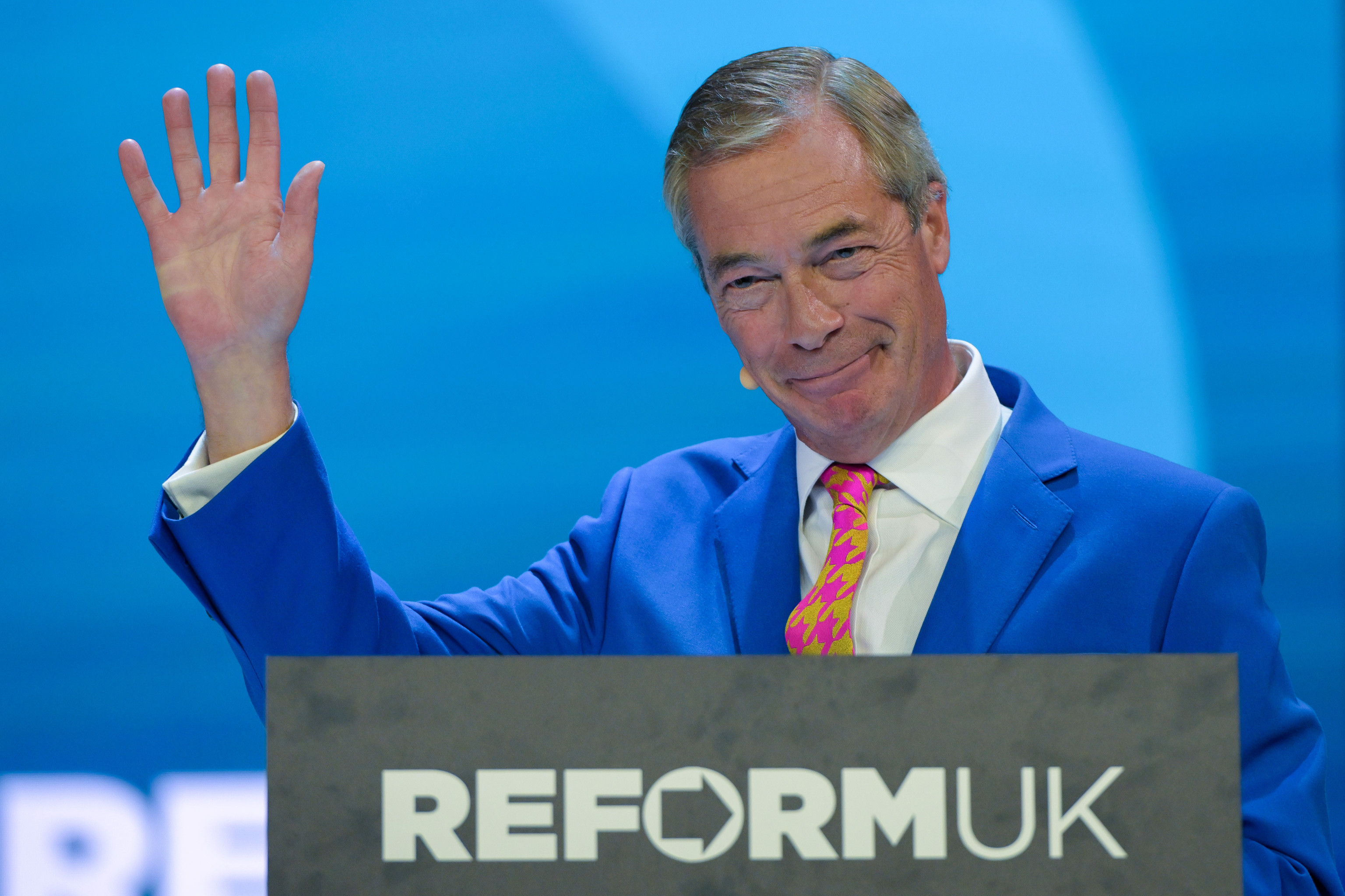 Nigel Farage, atrapado en alusiones de financiación ilegal horas antes de su intervención en el congreso anual de Reform UK
