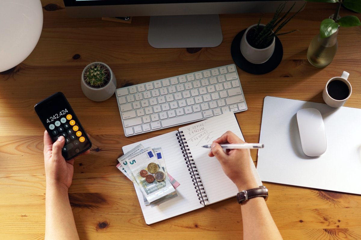 Vuelta al cole, también para tu dinero: las mejores cuentas sin comisiones, remuneradas y con regalo