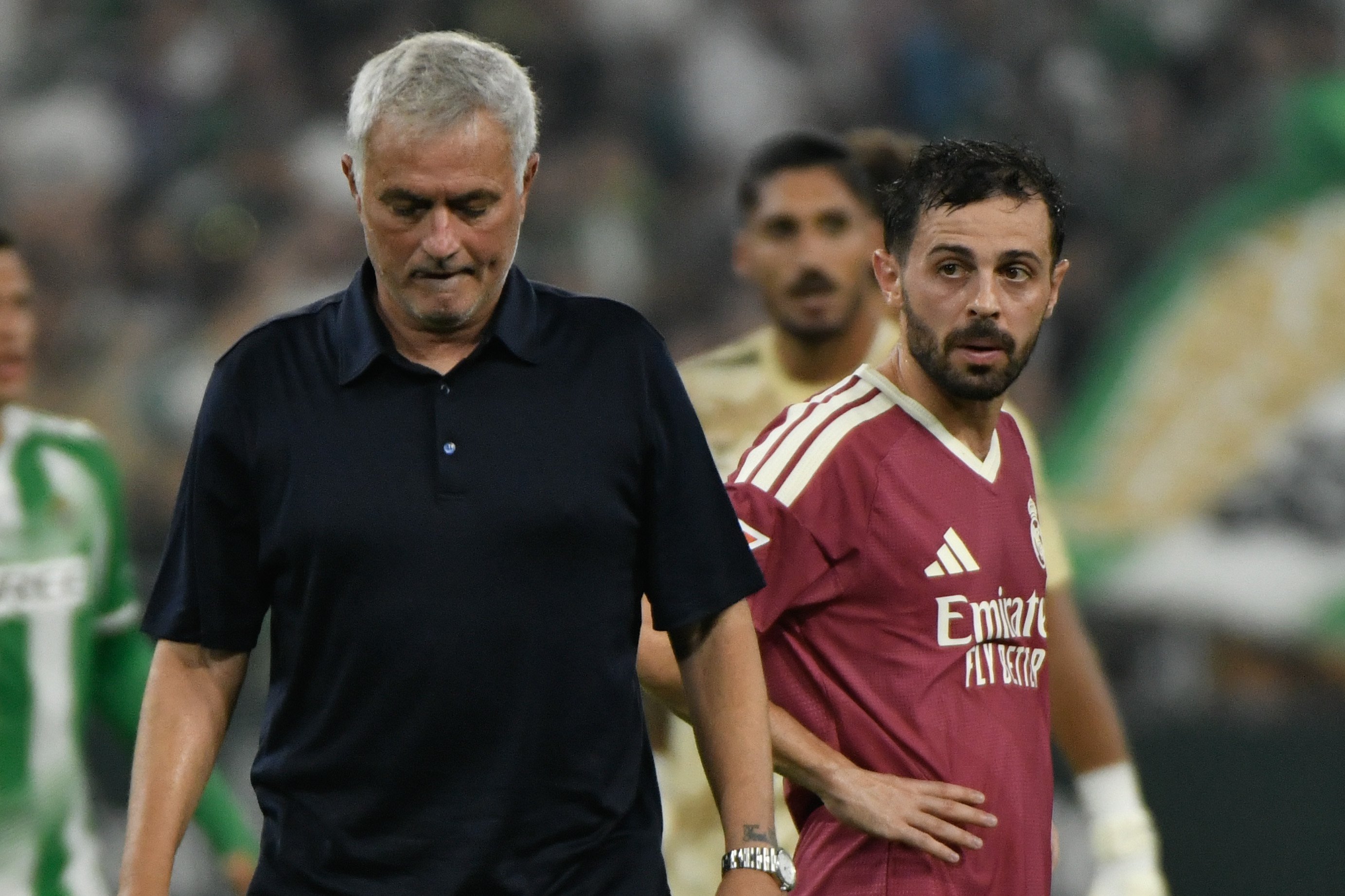 Mourinho, primera amarilla, primera derrota y mensaje: "Los jugadores del Madrid son más puros. Parecía que el del Betis se había muerto ahí..."
