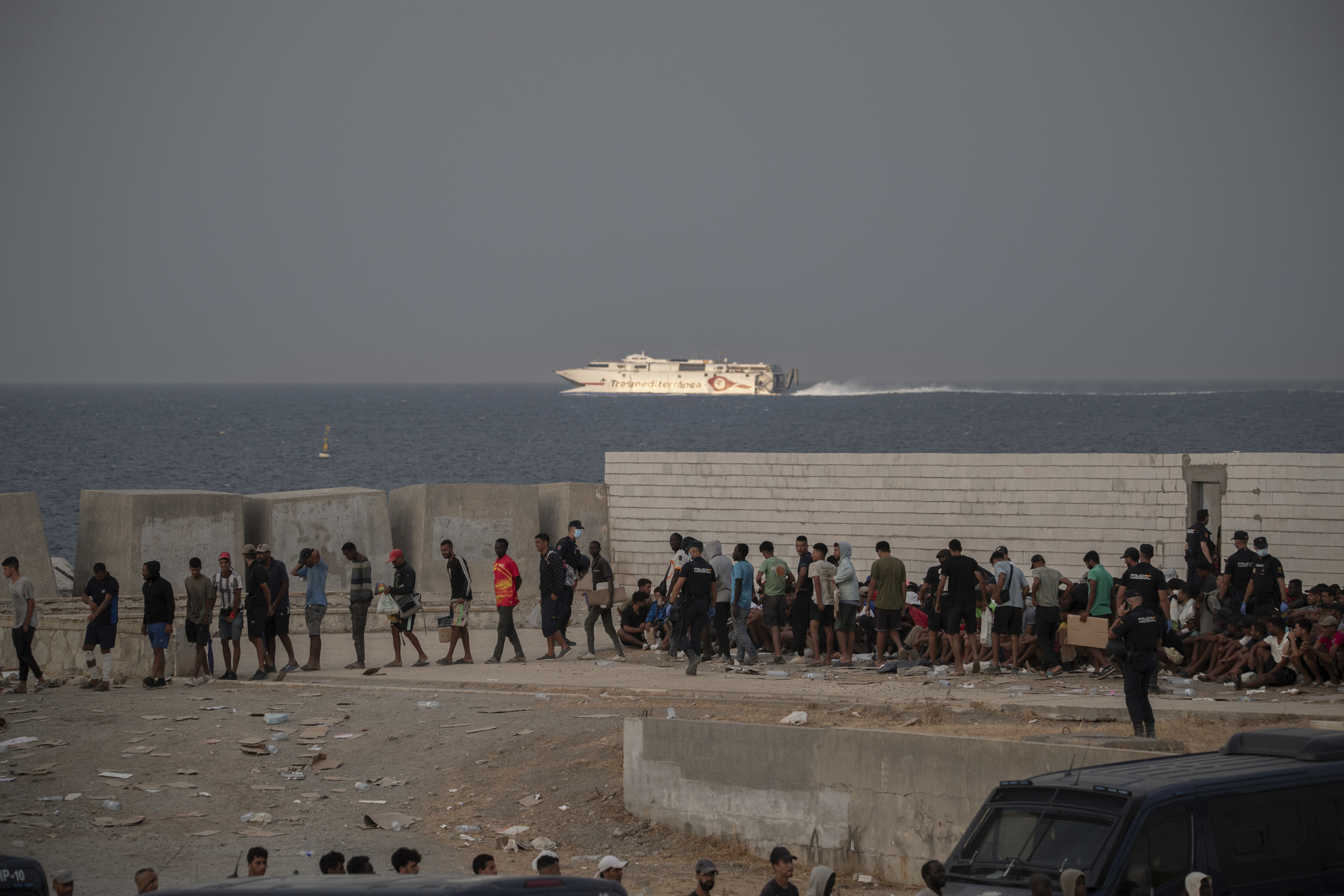 El Gobierno toma el control del Puerto de Ceuta para alojar a migrantes