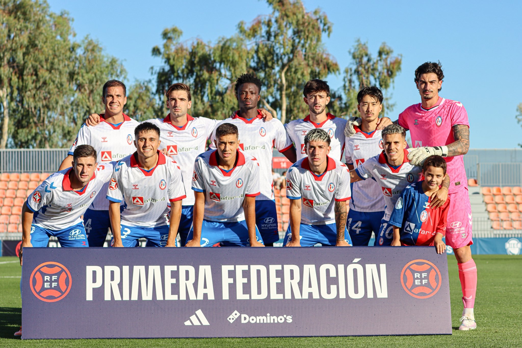Una aerolínea pierde el equipaje del Rayo Majadahonda y fuerza el retraso de su partido ante la UD Ibiza