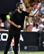 Más difícil todavía para el Valencia: recibe incendiado a un Barça con la duda de Lamine, falto de refuerzos y con Corberán sin crédito en Mestalla