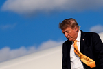 Trump califica de "triste" lo ocurrido en Ceuta y acusa a España de no controlar su frontera