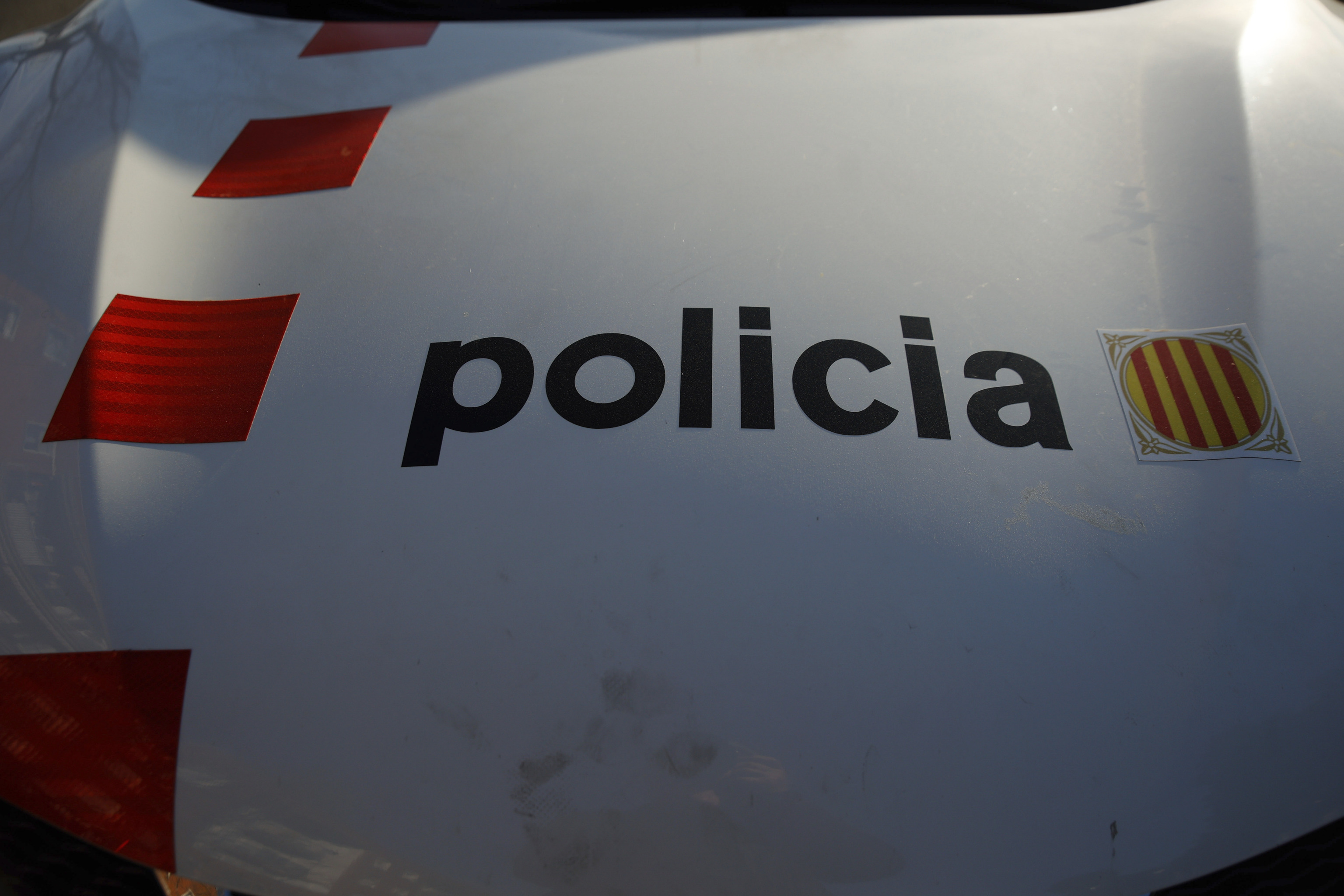 Un hombre apuñala a tres personas en el interior de un piso en Barcelona