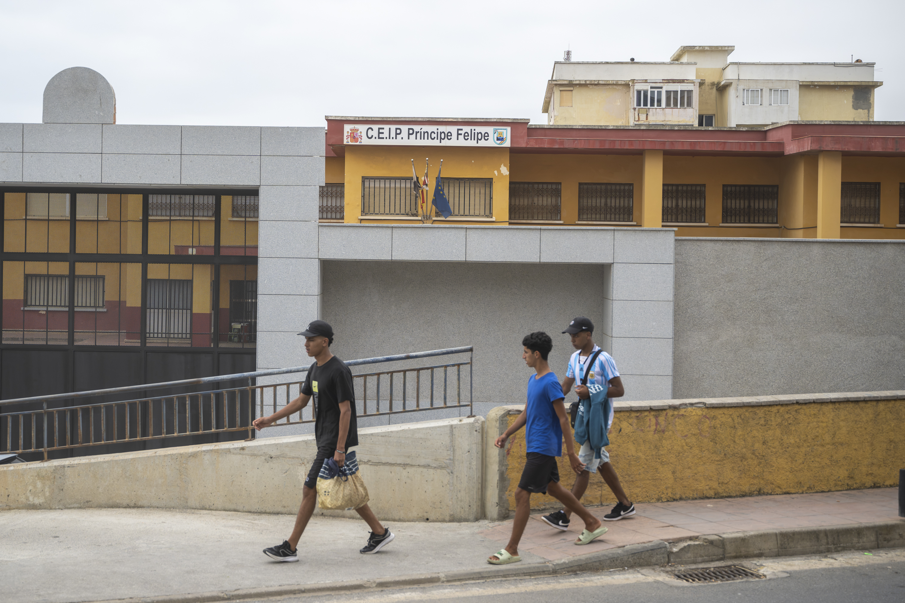 La insólita vuelta al cole en Ceuta con policías, absentismo e incertidumbre