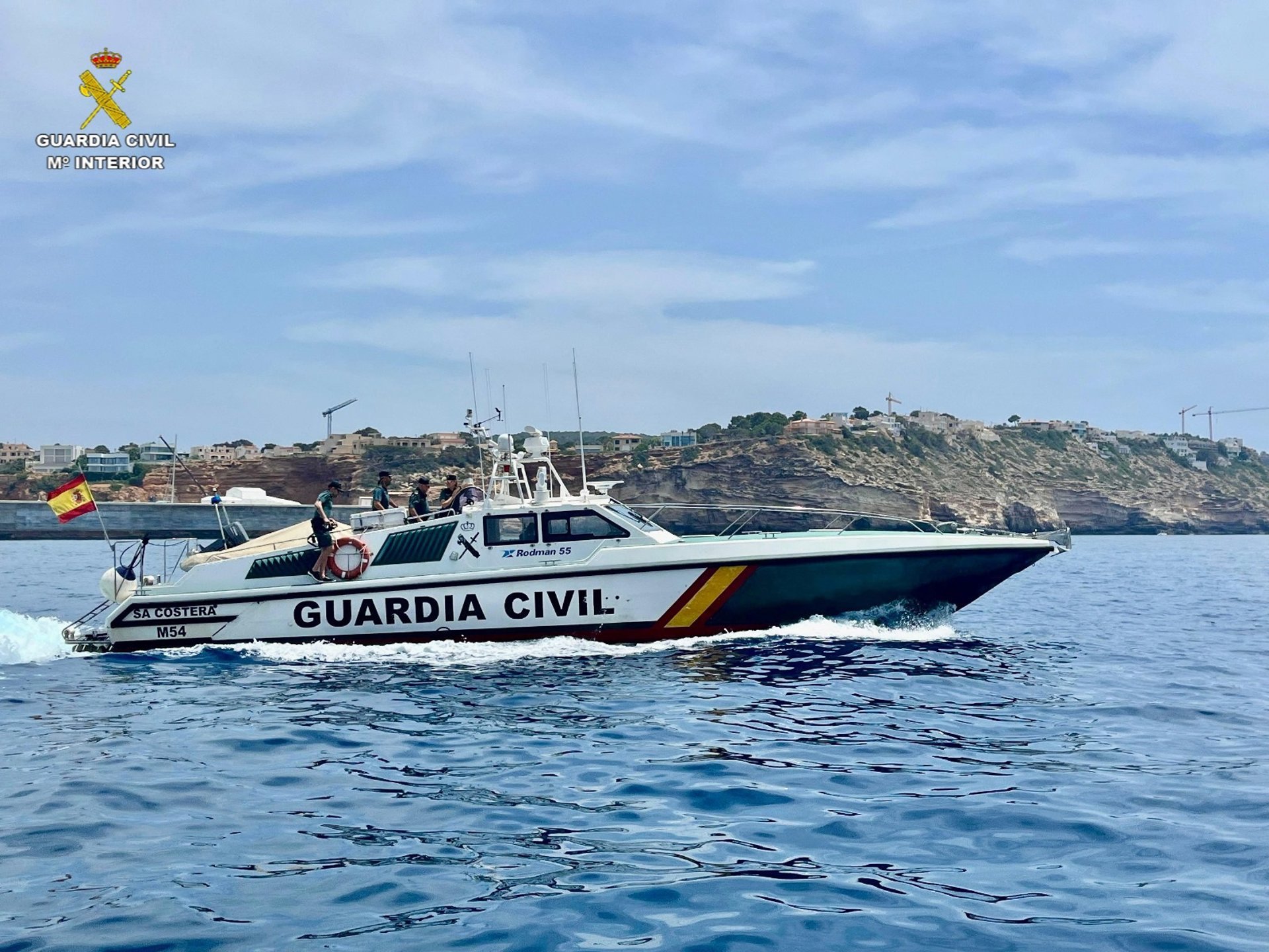 Aparecen dos cadáveres con chaleco salvavidas en la costa de Formentera: uno es de un menor