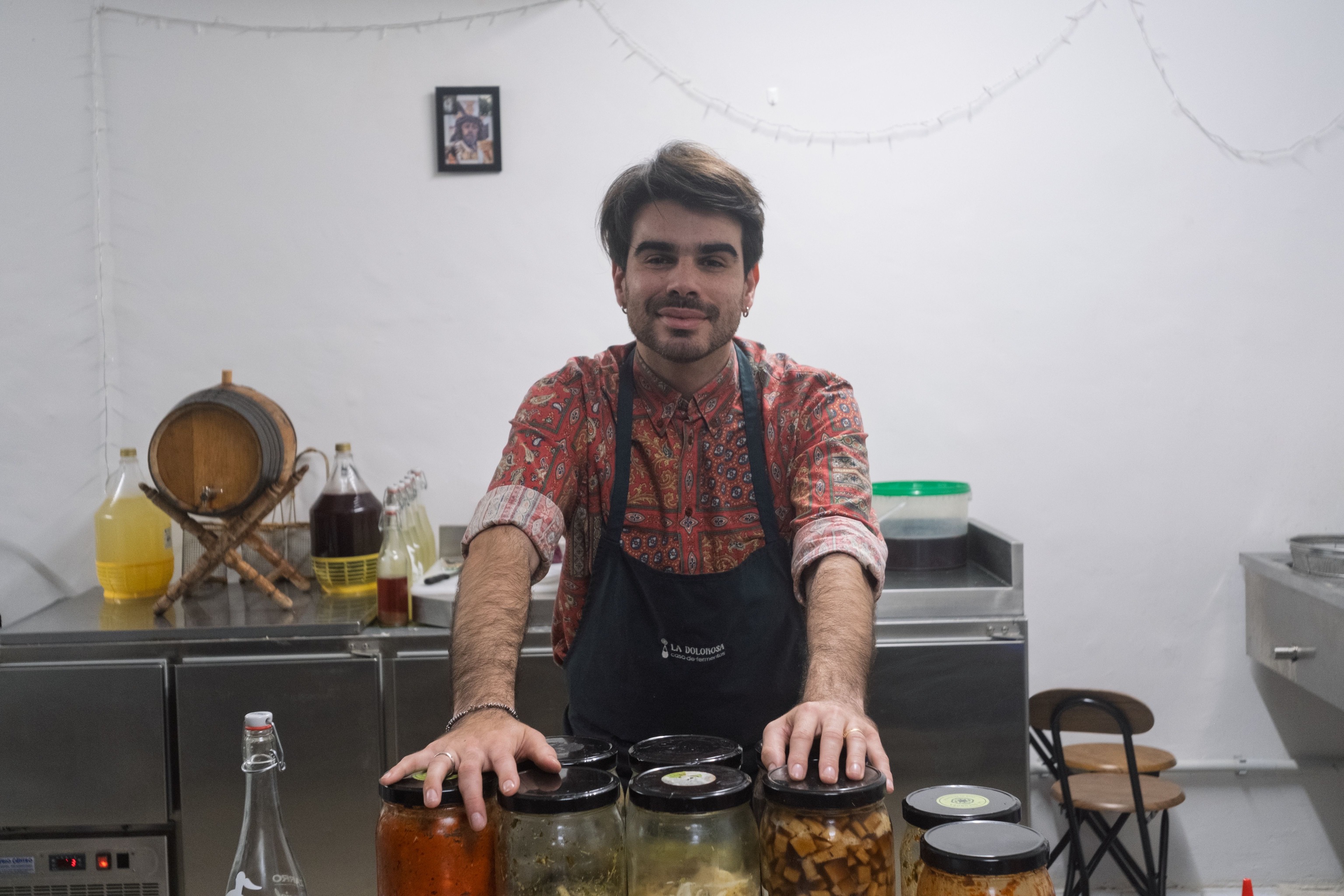 Así es La Dolorosa Lab, el sorprendente puesto de Carabanchel donde casi todo se fermenta: "El kimchi de patata es uno de los productos que más vendemos y sigo sin saber por qué"