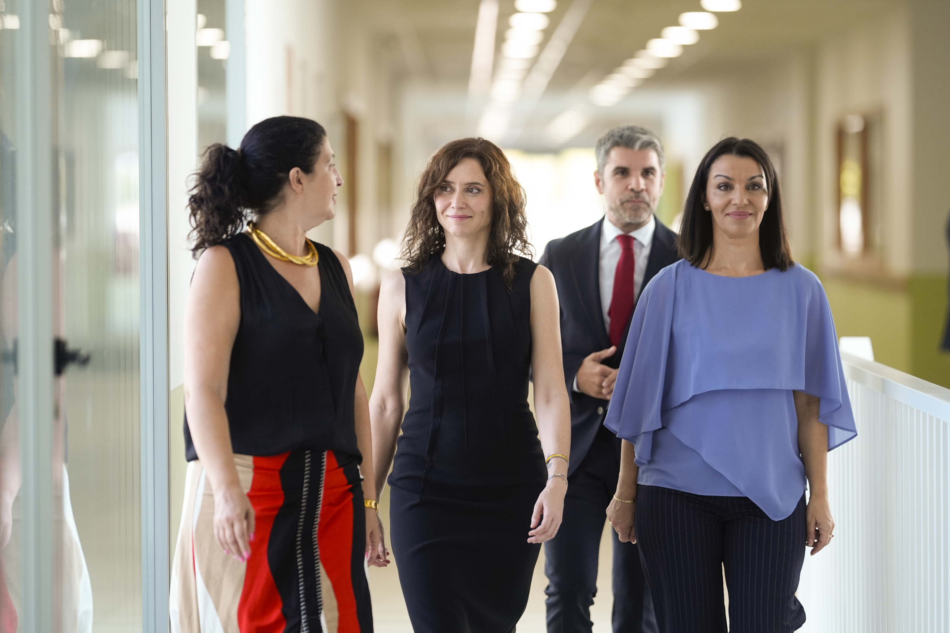 Ayuso activa un plan de 1.240 millones para climatizar las aulas de un millón de alumnos antes de un otoño 'caliente' con los sindicatos